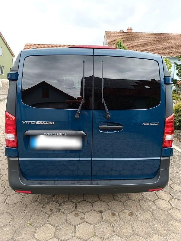 Gebraucht Mercedes Vito 163 PS (119 kW) 2018 Blau Van