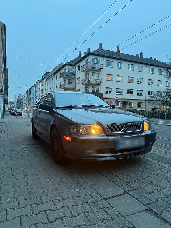 Gebraucht Volvo V40 200 PS (147 kW) 2001 Grau Kombi