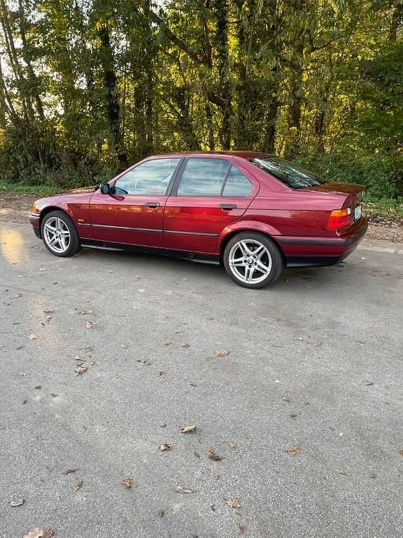 Rot Gebraucht 1997 BMW 320 Limousine | 7.800 € (Fairer Preis) - Bild 1/4