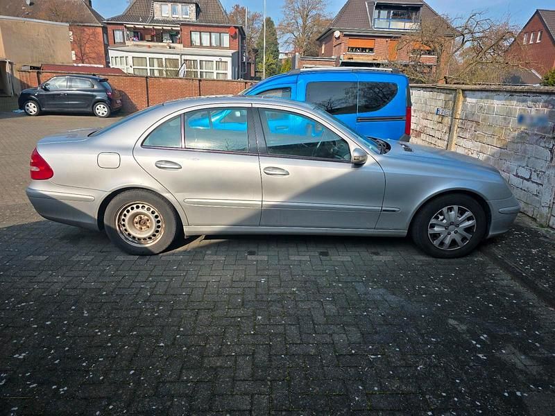 Gebraucht Mercedes E220 150 PS (110 kW) 2005 Grau Limousine