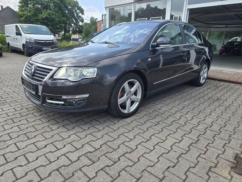 Braun Gebraucht 2005 VW Passat Limousine | 2.490 € (Guter Preis) - Bild 1/4