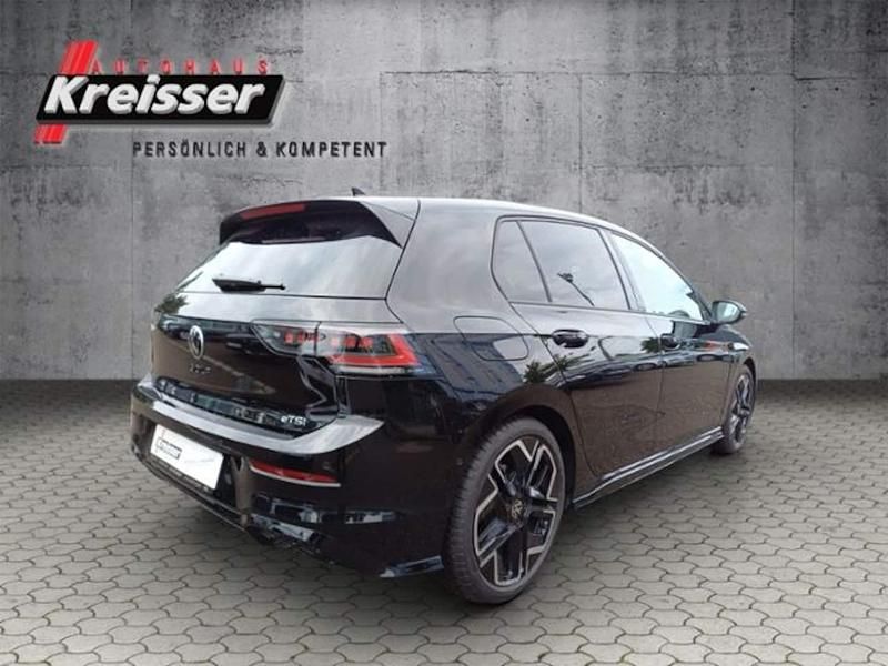 Gebraucht VW Golf VIII R-line 150 PS (110 kW) 2025 Schwarz (grenadillschwarz metallic) Limousine
