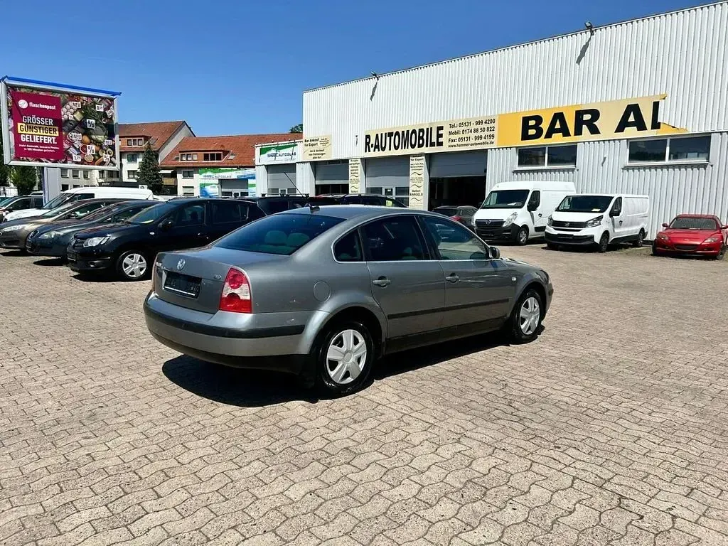 Gebraucht VW Passat Comfortline 122 PS (89 kW) 2003 Grau Limousine