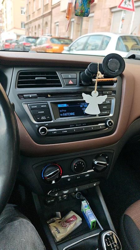 Gebraucht Hyundai i20 101 PS (74 kW) 2016 Grau Kleinwagen