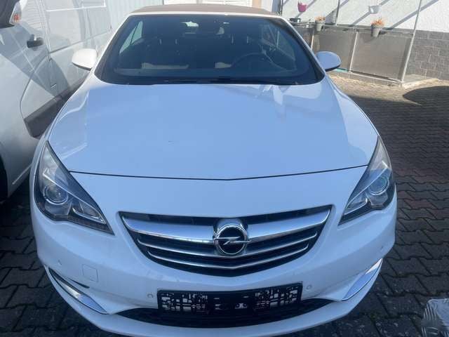Gebraucht Opel Cascada Edition 170 PS (125 kW) 2016 Schneeweiss/summitwhite/arctic Cabrio