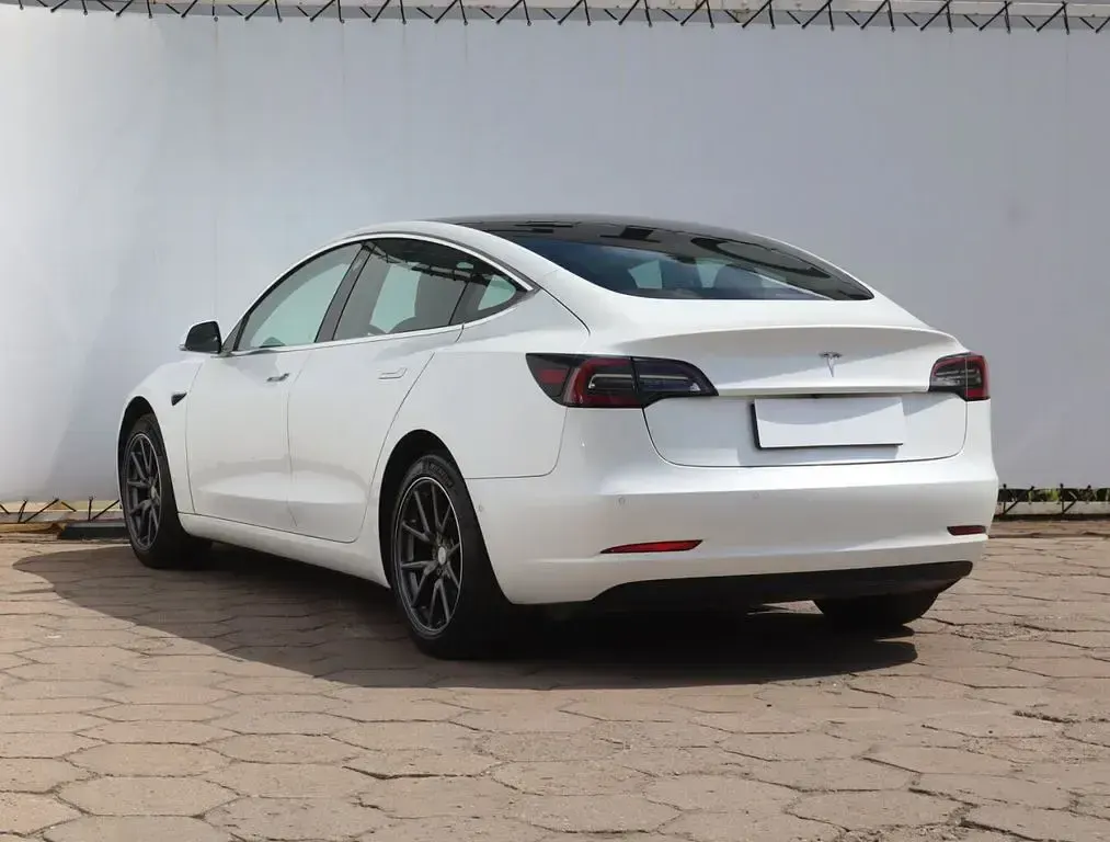 Gebraucht Tesla Model 3 225 kW (306 PS) 2019 Weiß Limousine