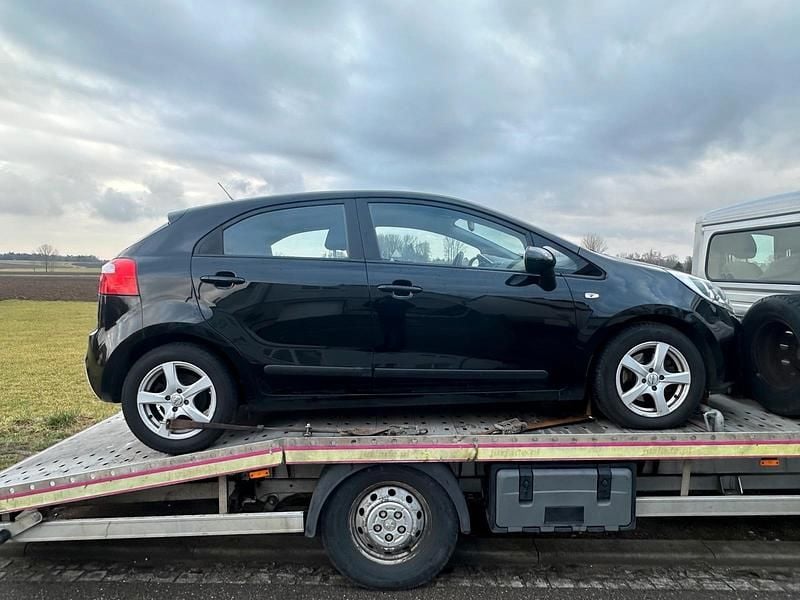 Schwarz Gebraucht 2012 Kia Rio Limousine | 2.200 € (Superpreis) - Bild 1/4