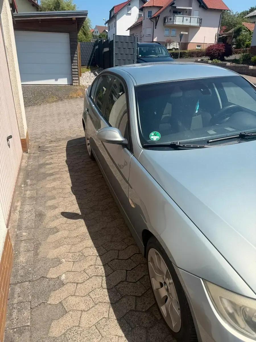 Gebraucht BMW 318 2008 Grau Limousine