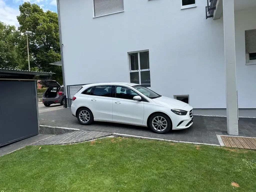 Gebraucht Mercedes B200 150 PS (110 kW) 2019 Weiß Kleinwagen