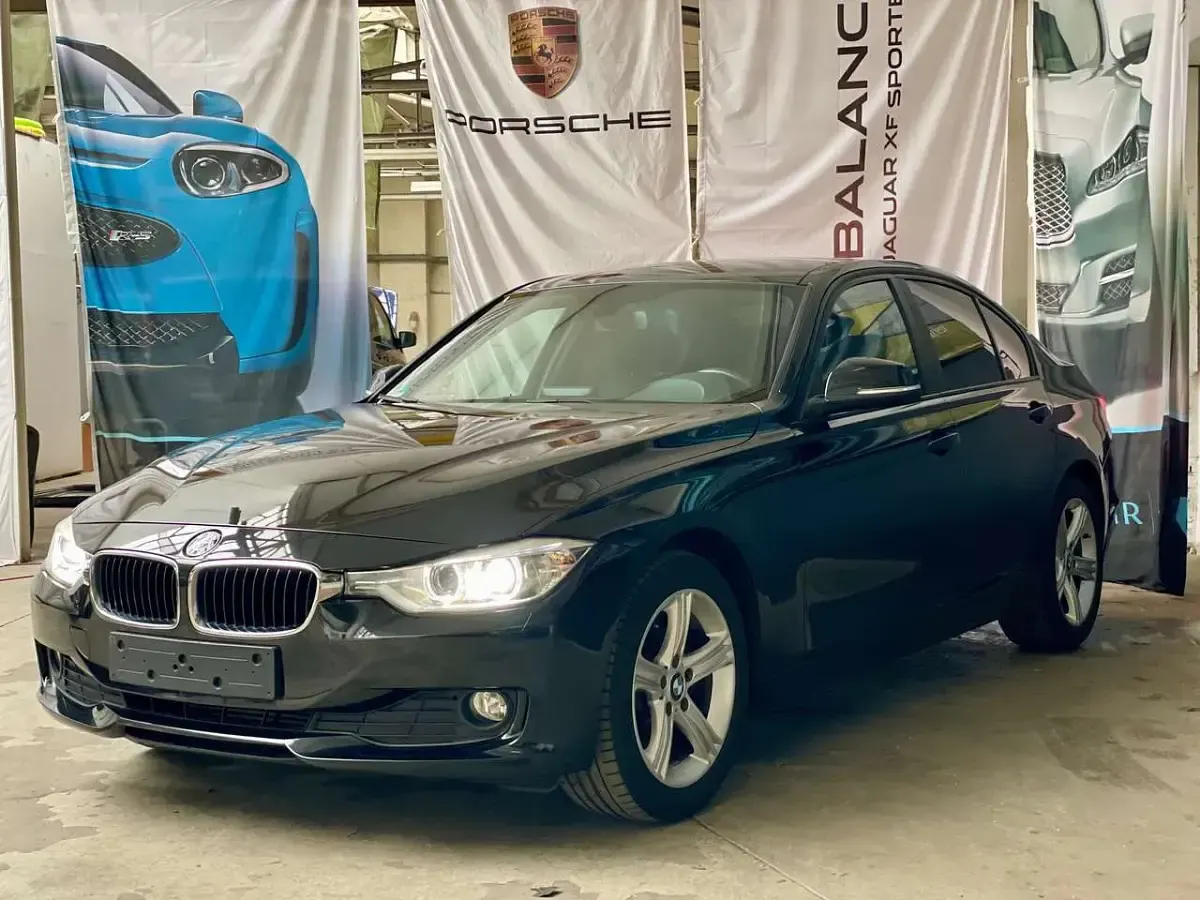 Gebraucht BMW 320 184 PS (135 kW) 2013 Black sapphire metallic Limousine