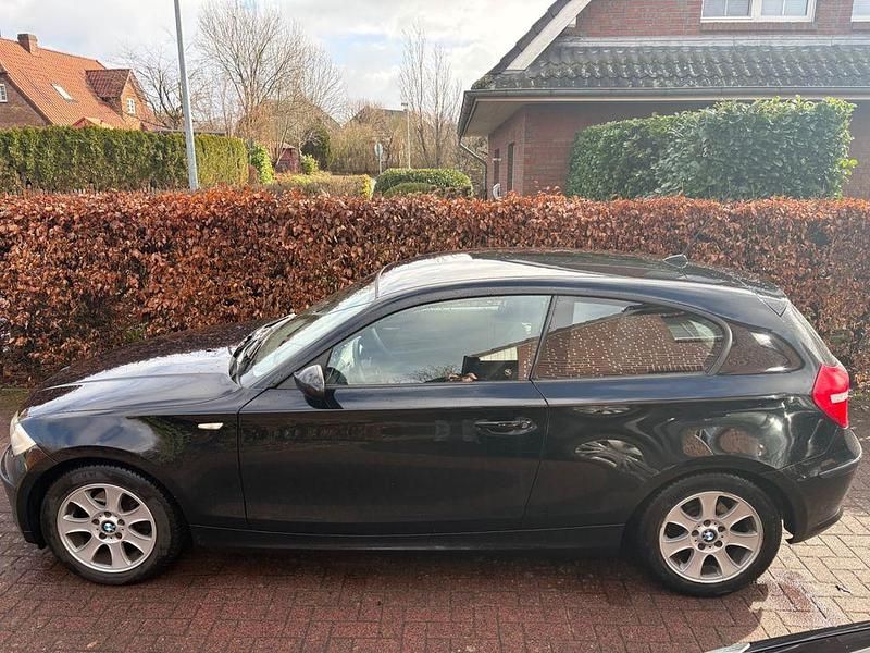 Gebraucht BMW 116 122 PS (89 kW) 2007 Schwarz Kleinwagen