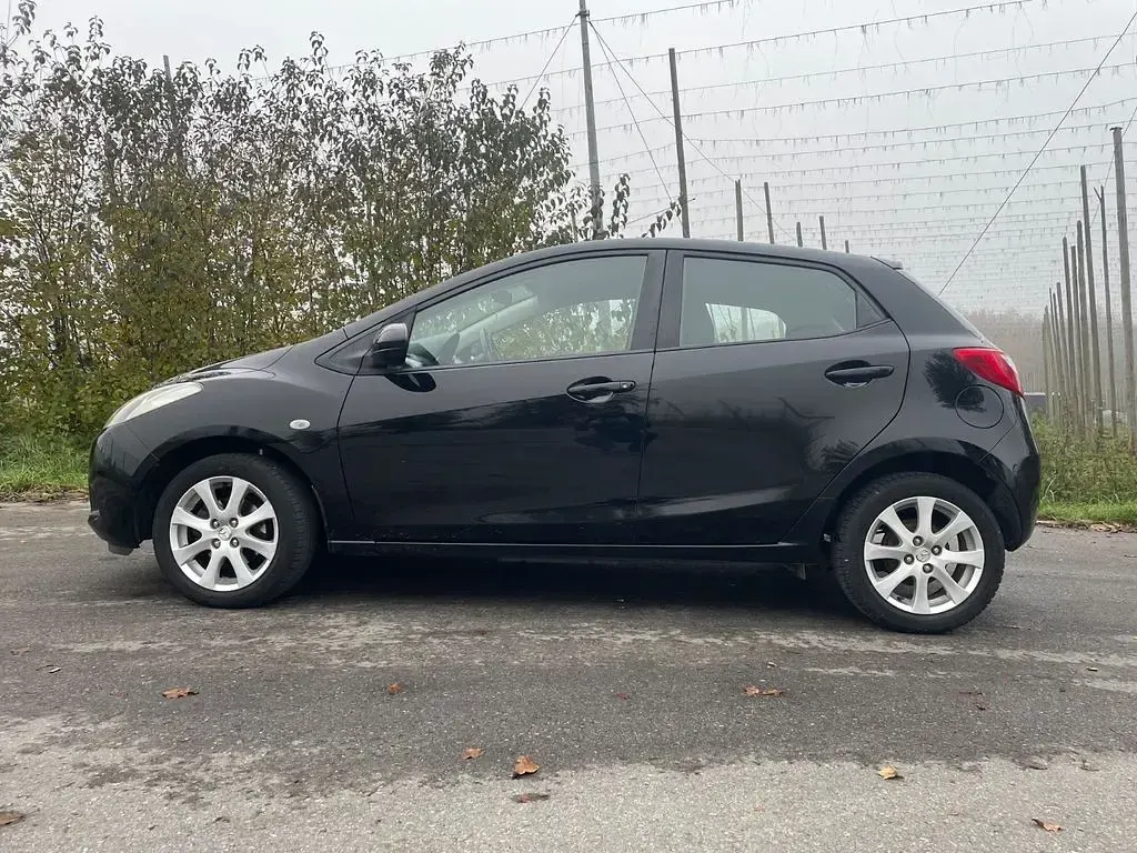 Usata Mazda 2 75 CV (55 kW) 2009 Nero Utilitaria