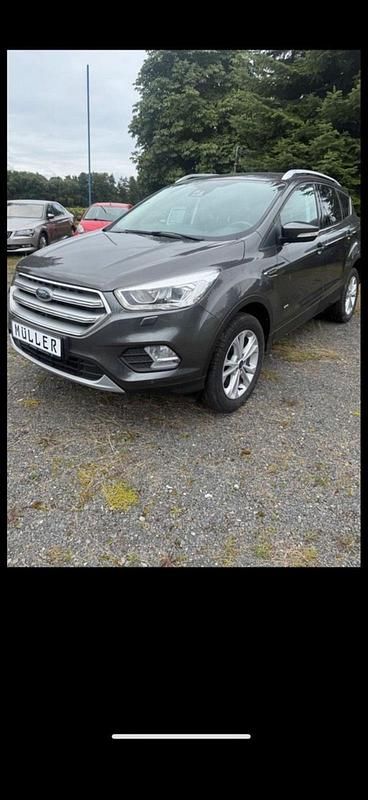 Gebraucht Ford Kuga Titanium 182 PS (133 kW) 2018 Grau SUV