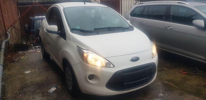 Gebraucht Ford Ka Trend 69 PS (50 kW) 2016 Weiß Kleinwagen
