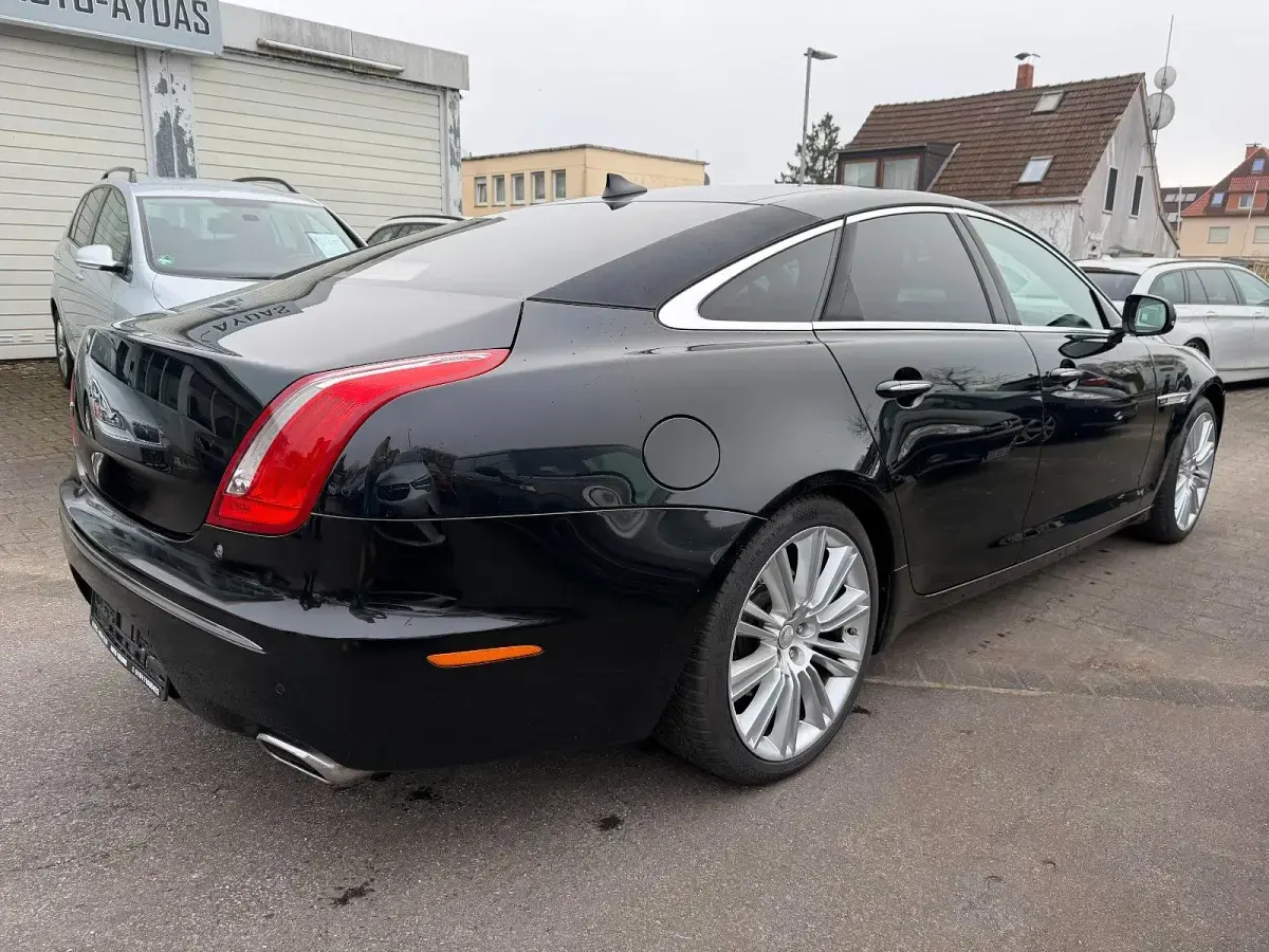 Gebraucht Jaguar XJ Premium Luxury 300 PS (220 kW) 2015 Schwarz Limousine