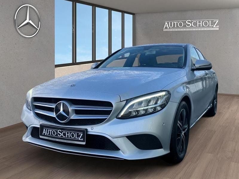 Silber Gebraucht 2019 Mercedes C180 Avantgarde Limousine | 24.424 € (Fairer Preis) - Bild 1/4