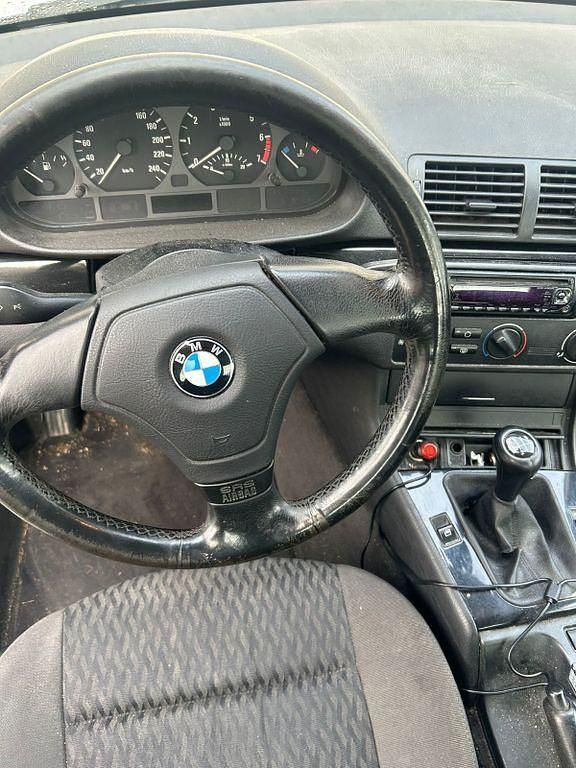 Gebraucht BMW 320 150 PS (110 kW) 1998 Silber Limousine