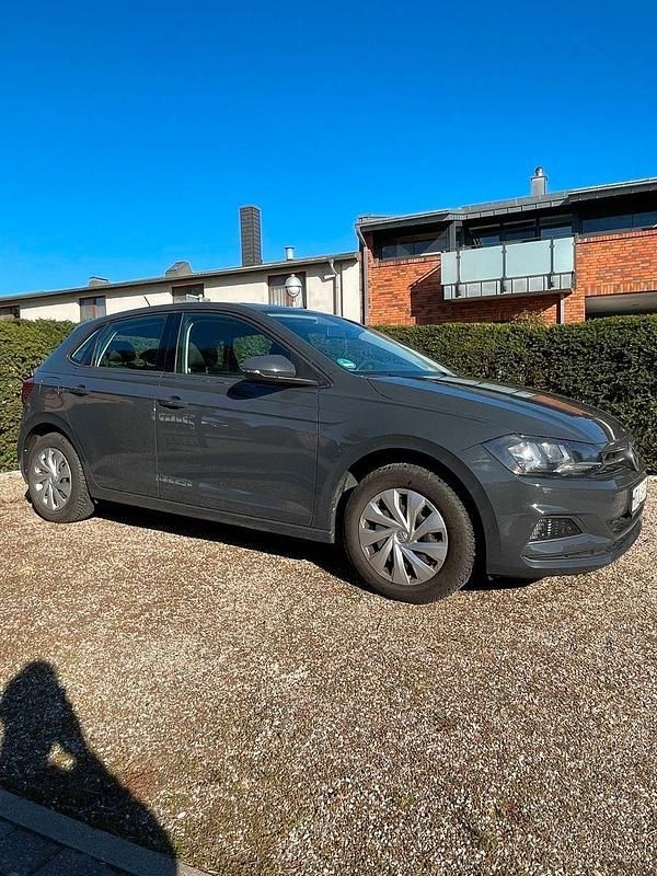 Grau Gebraucht 2017 VW Polo Comfortline Kleinwagen | 10.500 € (Fairer Preis) - Bild 1/4
