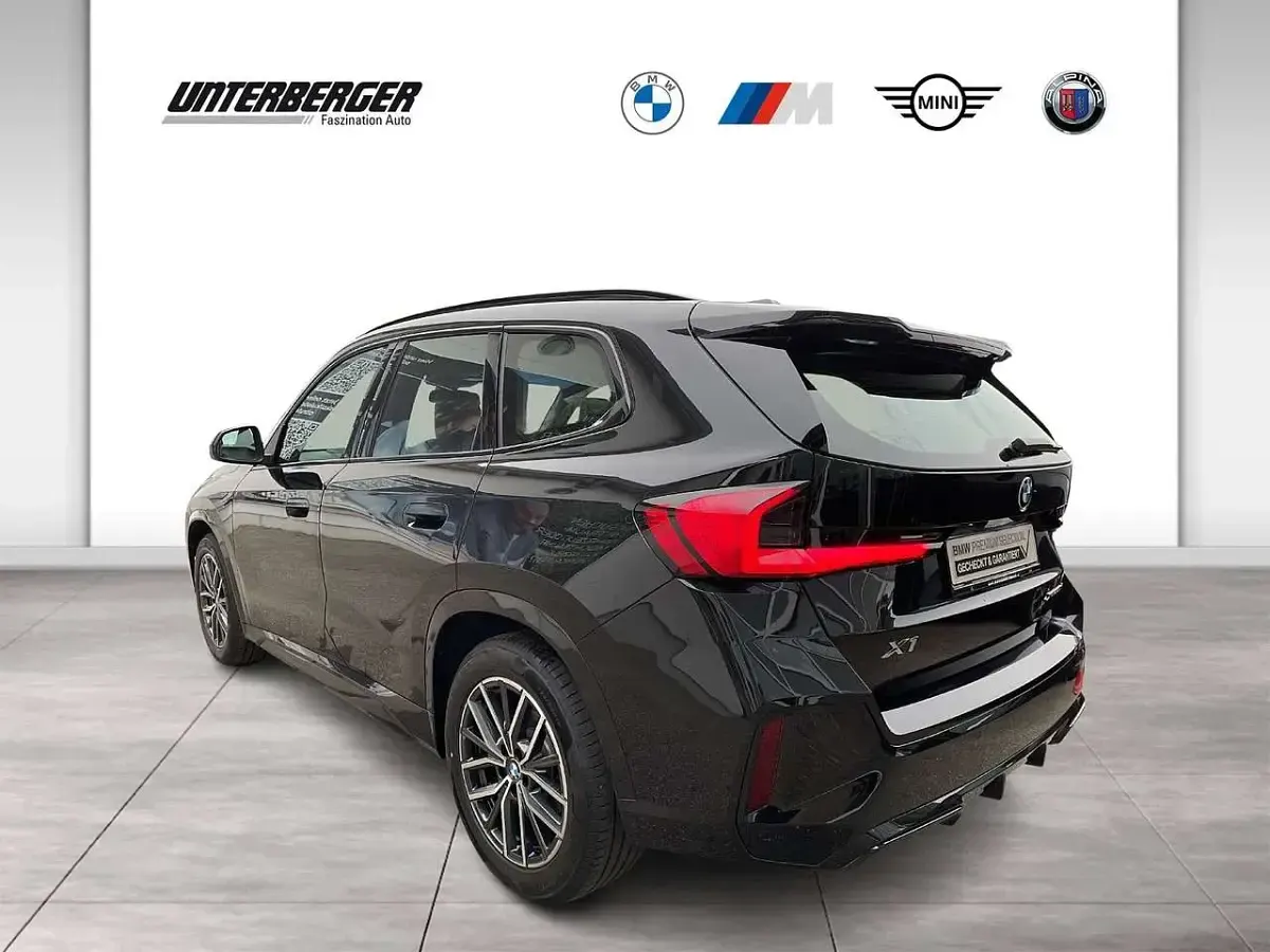 Gebraucht BMW X1 M Sport 163 PS (119 kW) 2025 Schwarz SUV