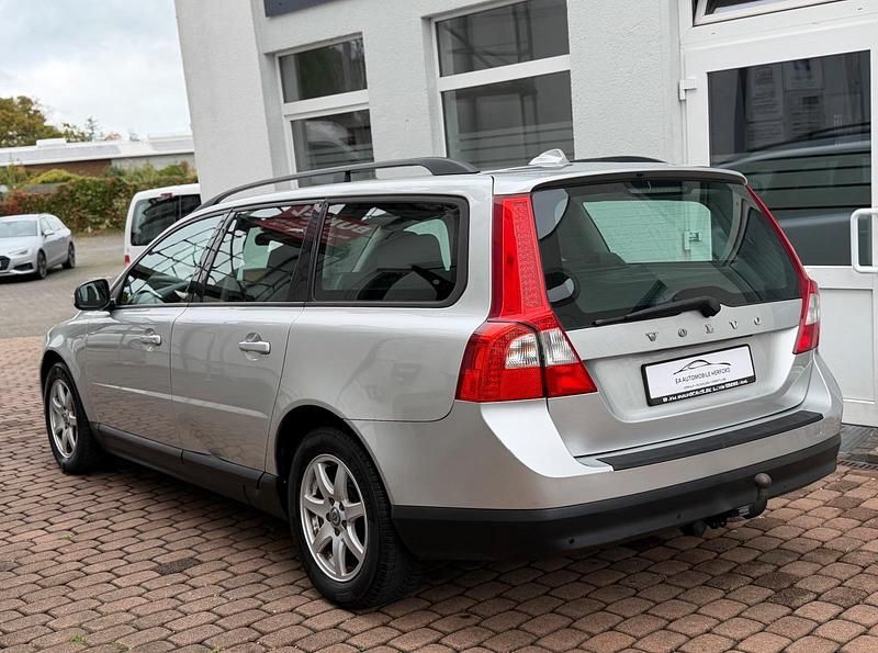 Gebraucht Volvo V70 135 PS (99 kW) 2009 Silber Kombi