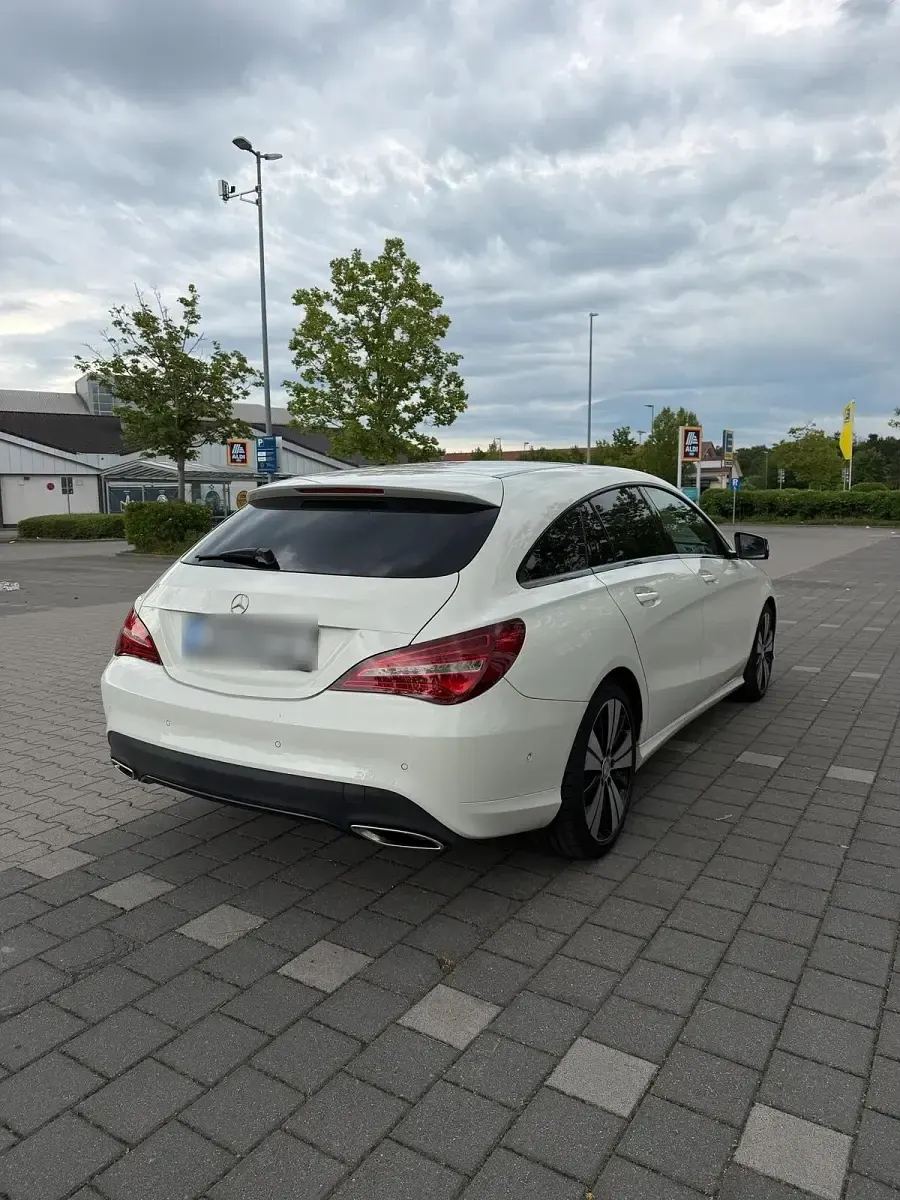 Gebraucht Mercedes CLA180 122 PS (89 kW) 2017 Weiß Limousine