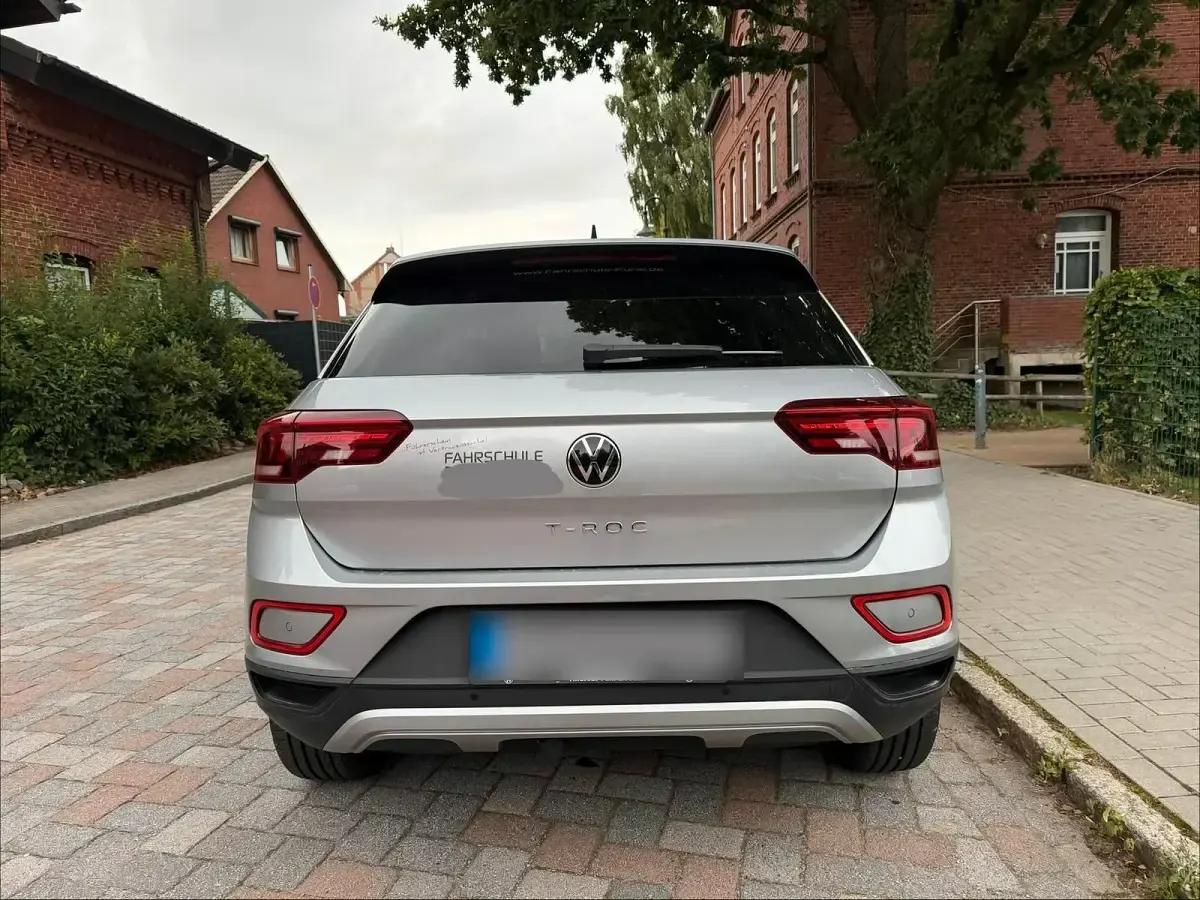Gebraucht VW T-Roc 150 PS (110 kW) 2023 Grau SUV