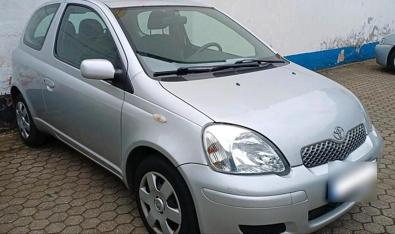 Gebraucht Toyota Yaris 56 PS (41 kW) 2005 Silber Kleinwagen