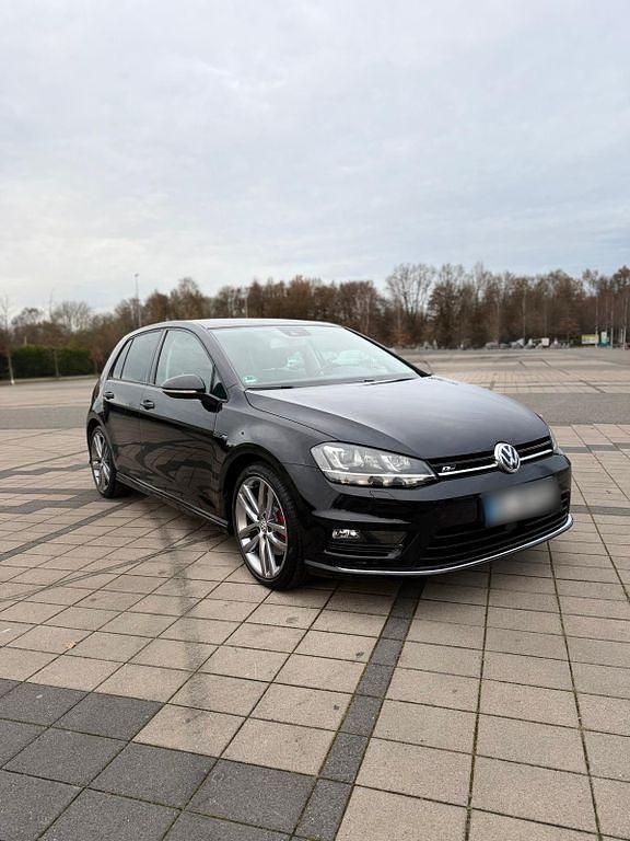 Schwarz Gebraucht 2016 VW Golf LOUNGE Limousine | 15.890 € (Fairer Preis) - Bild 1/4