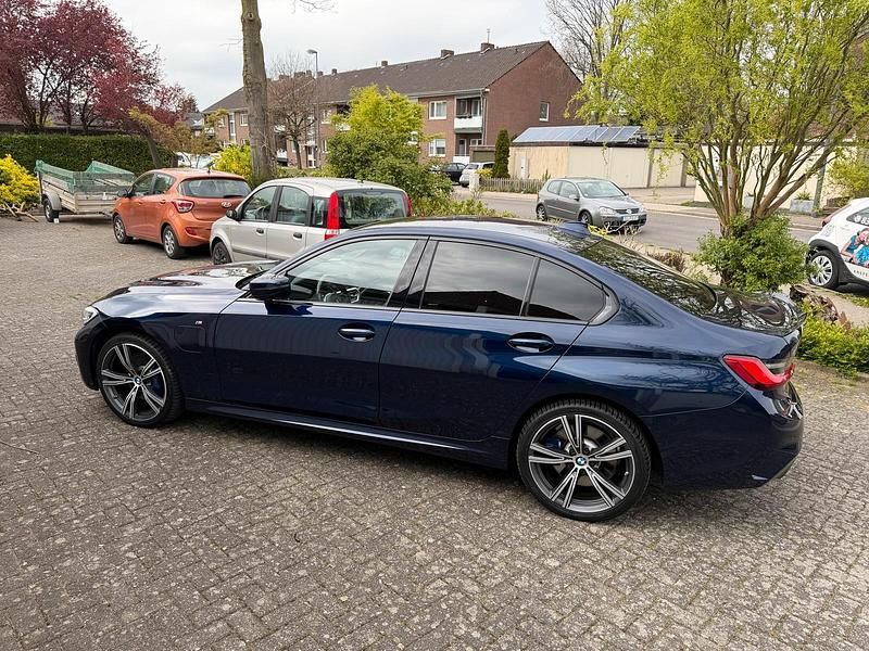 Gebraucht BMW 330e Shadowline 292 PS (214 kW) 2020 Blau Limousine