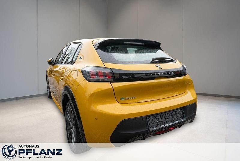 Gebraucht Peugeot e-208 Active 100 kW (136 PS) 2021 Gelb Kleinwagen