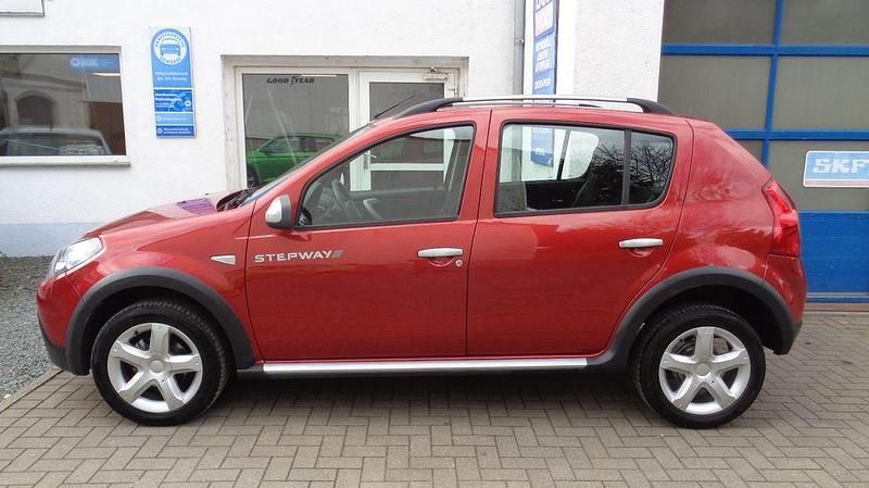 Gebraucht Dacia Sandero Stepway 84 PS (61 kW) 2011 Rot Limousine