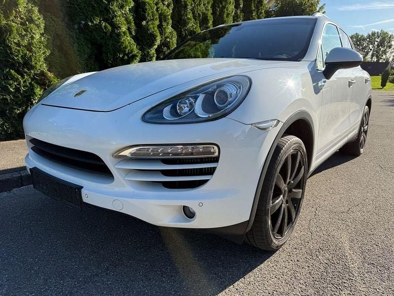 Weiß Gebraucht 2012 Porsche Cayenne SUV | 17.999 € (Fairer Preis) - Bild 1/4