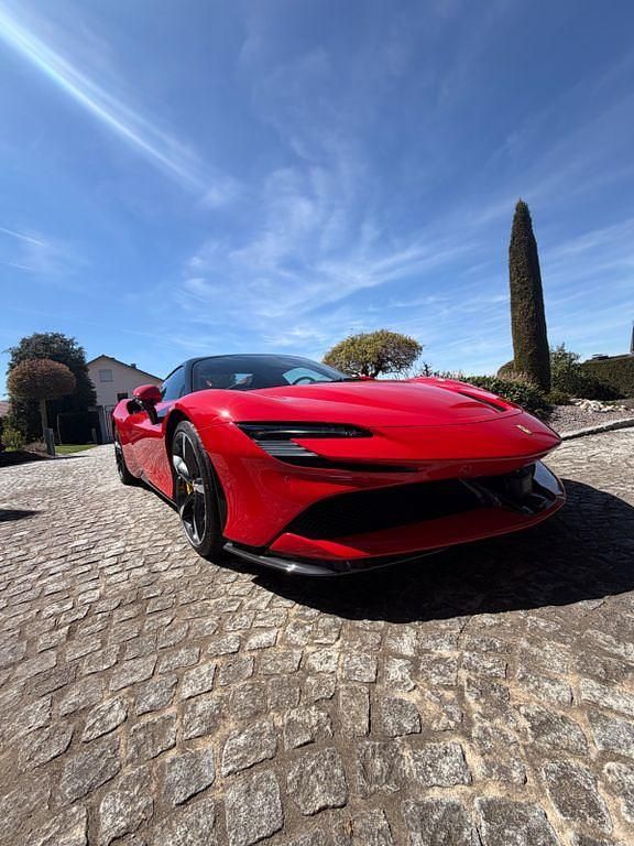 Second-hand Ferrari SF90 999 CP (734 kW) 2024 Roșu Cabrio