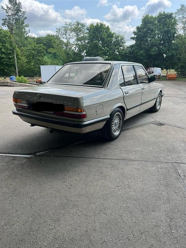 Gebraucht BMW 525 122 PS (89 kW) 1985 Beige Limousine
