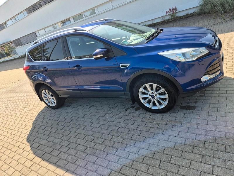 Gebraucht Ford Kuga 150 PS (110 kW) 2015 Blau SUV