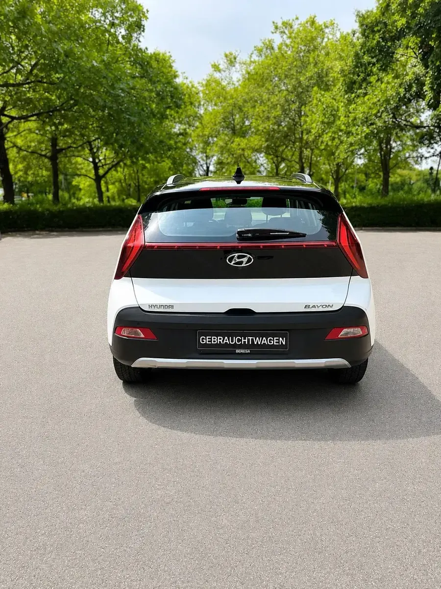 Gebraucht Hyundai Bayon 101 PS (74 kW) 2022 Weiß SUV
