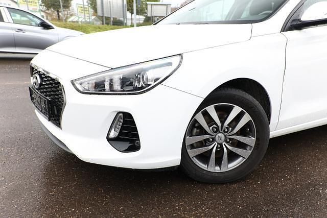Gebraucht Hyundai i30 120 PS (88 kW) 2017 Polar white polar white Kombi
