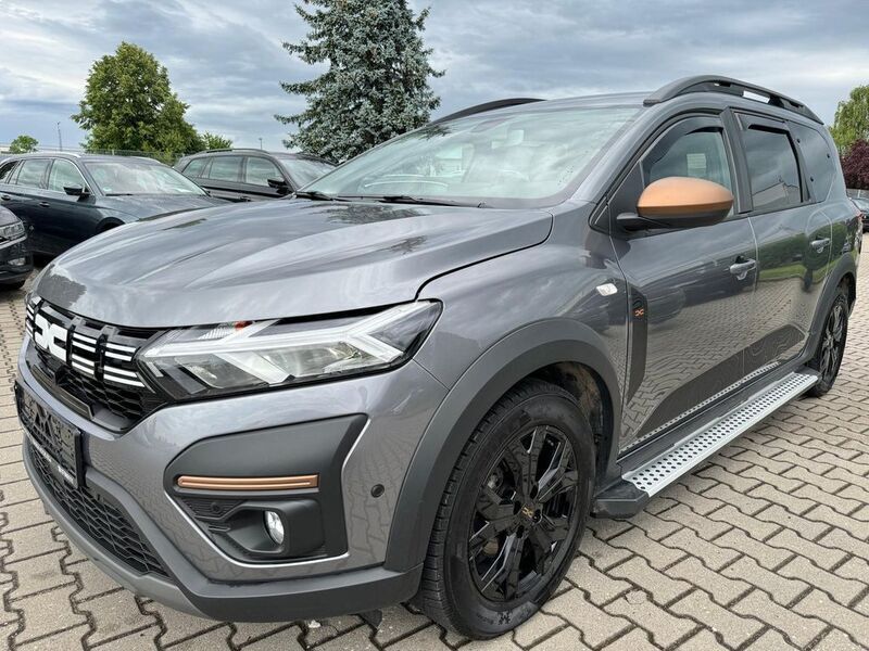 Grau Gebraucht 2023 Dacia Jogger Extreme Van / Kleinbus | 15.990 € (Guter Preis) - Bild 1/4