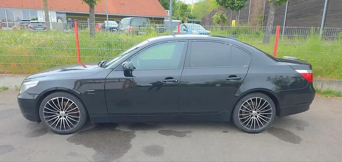 Gebraucht BMW 523 177 PS (130 kW) 2006 Schwarz Limousine