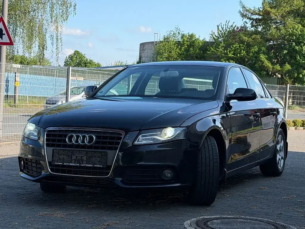 Gebraucht Audi A4 Attraction 120 PS (88 kW) 2011 Schwarz Limousine