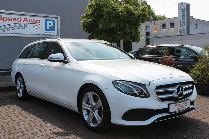 Gebraucht Mercedes E200 Avantgarde 150 PS (110 kW) 2017 Weiß Limousine