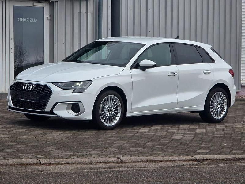 Weiß Gebraucht 2023 Audi A3 Advanced Limousine | 17.990 € (Superpreis) - Bild 1/4