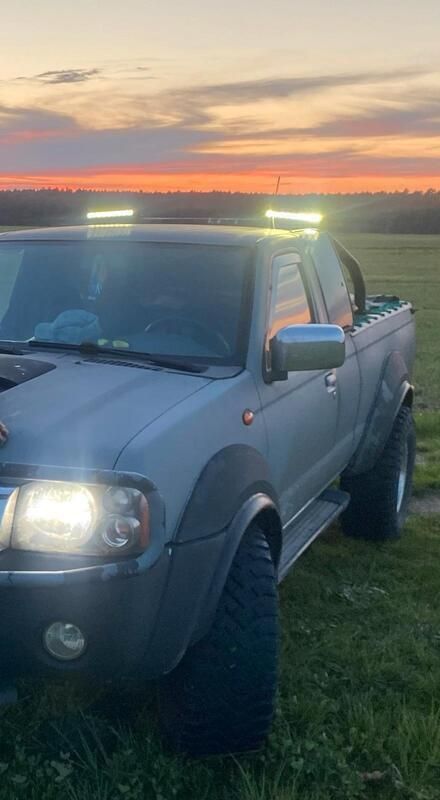 Grau Gebraucht 2003 Nissan Navara Abholung | 7.500 € - Bild 1/4