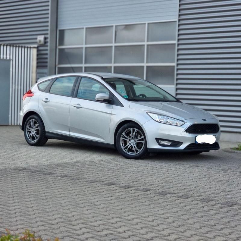 Gebraucht Ford Focus 120 PS (88 kW) 2017 Silber Limousine