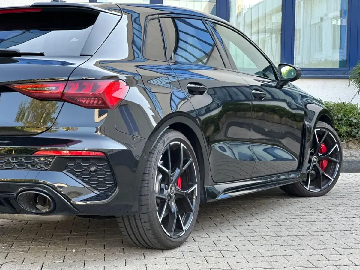 Gebraucht Audi RS3 Ambiente 400 PS (294 kW) 2023 Schwarz Limousine