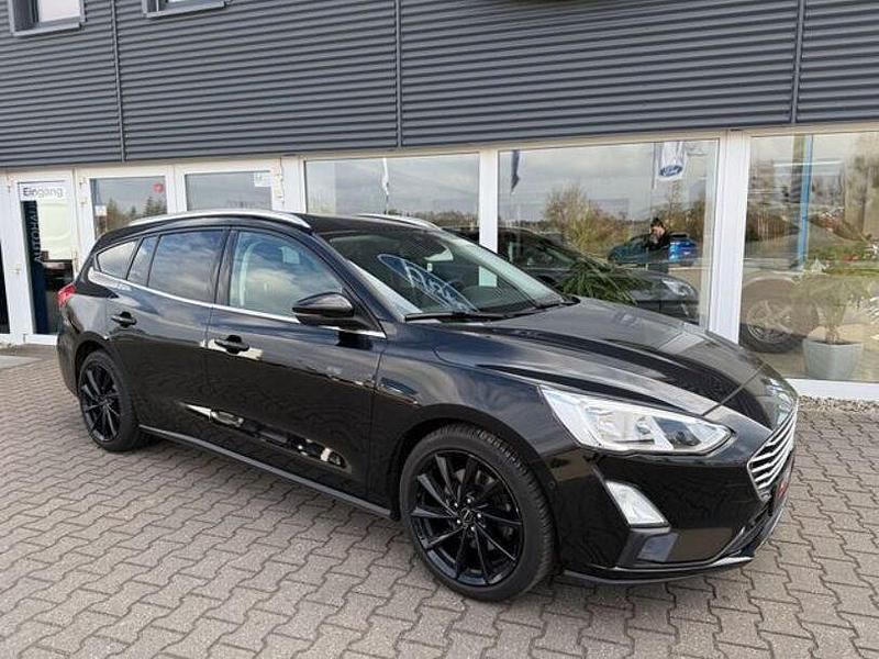 Gebraucht Ford Focus Cool & Connect 125 PS (91 kW) 2018 Schwarz Limousine