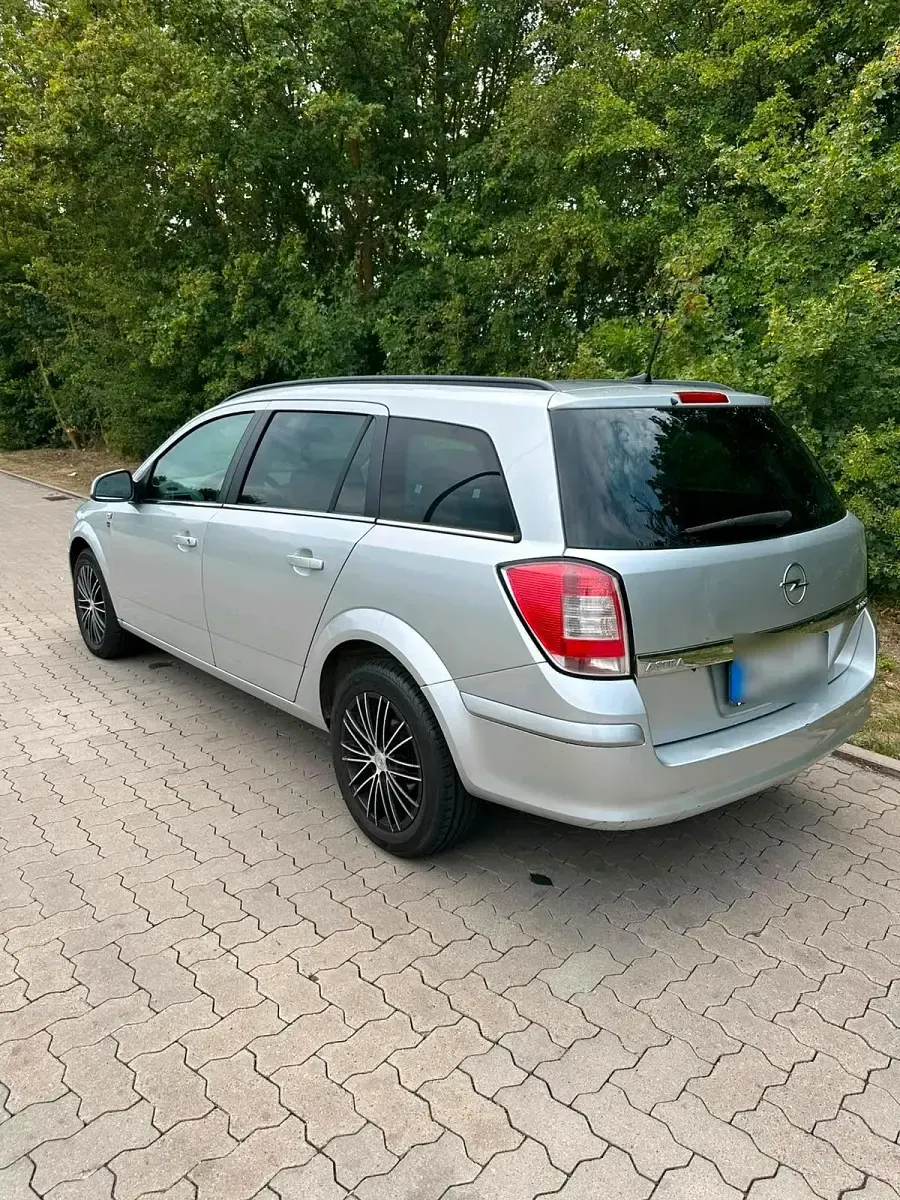 Gebraucht Opel Astra 110 PS (80 kW) 2011 Silber Kombi