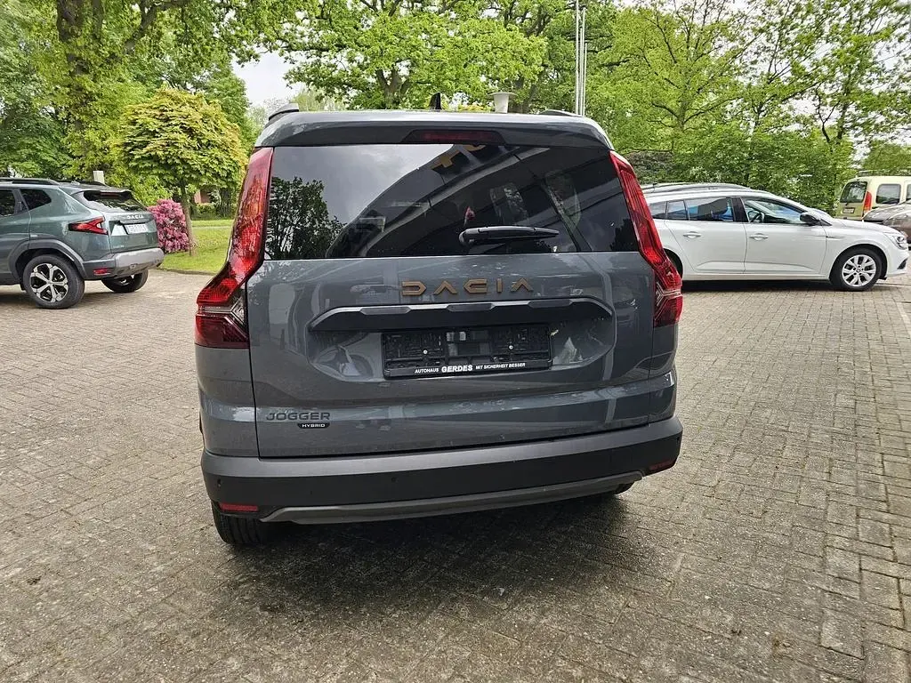 Neu Dacia Jogger Extreme 141 PS (103 kW) 2025 Grau Van / Kleinbus