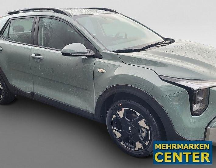 Neu Kia Stonic 101 PS (74 kW) 2026 Grün SUV