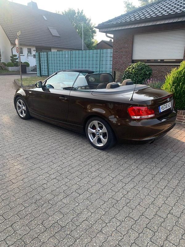 Gebraucht BMW 118 Cabriolet 143 PS (105 kW) 2011 Braun Cabrio